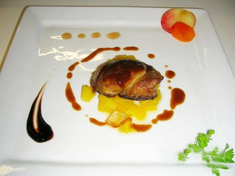 Logis Hotel Restaurant De La Poste Pontgibaud Zewnętrze zdjęcie