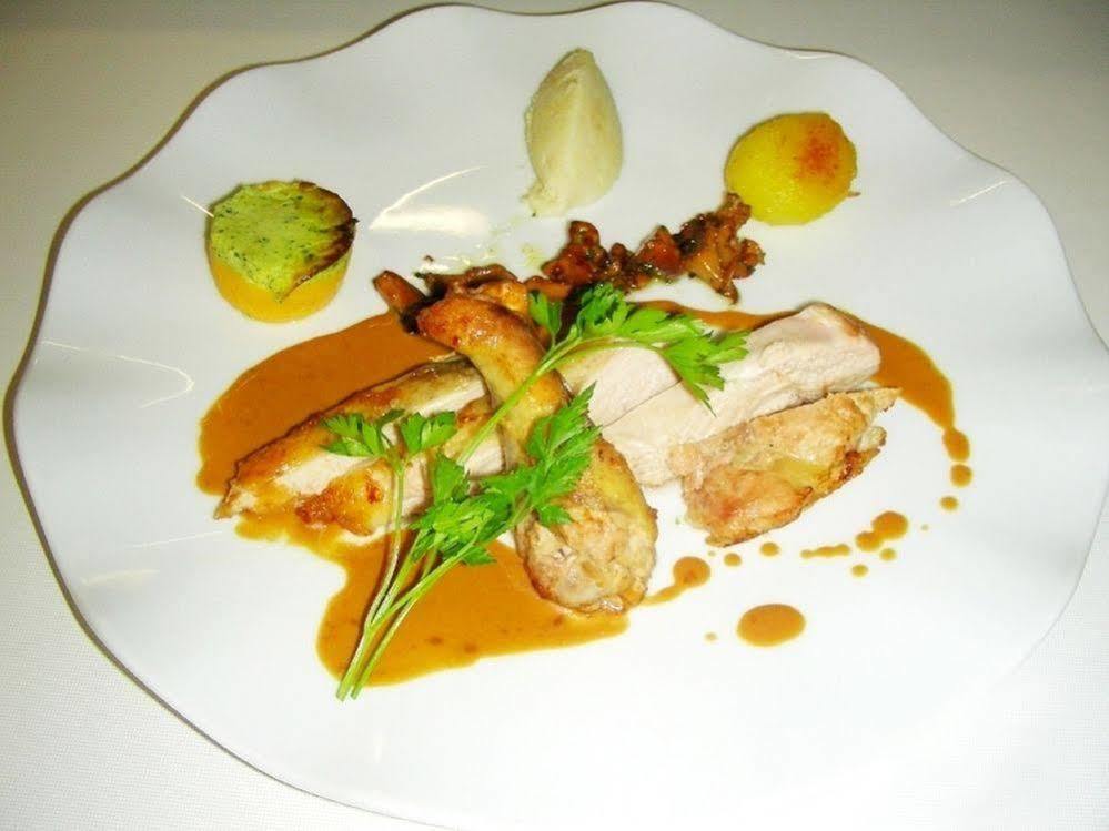 Logis Hotel Restaurant De La Poste Pontgibaud Zewnętrze zdjęcie